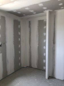 Placo sur plafond mur avec isolants, cloisons intérieur acoustique, cloison isolante séparation garage/ habitation